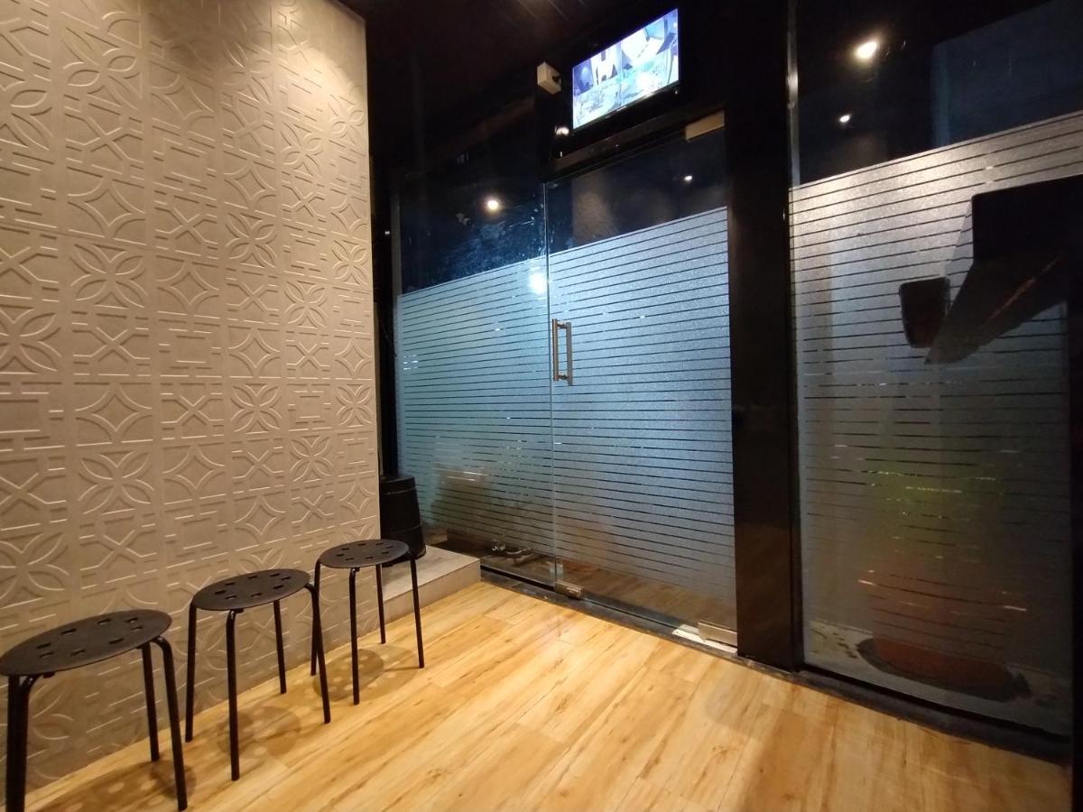 Hotel Eros - Near Airport T2 Mumbai Exterior photo